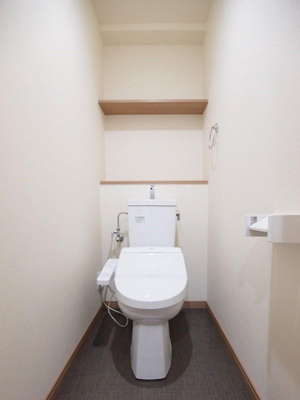 トイレ　ウォシュレット付きです。