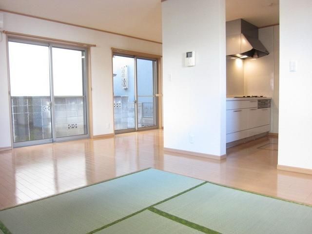 居室・リビング　♪大きな窓で明るいリビング♪