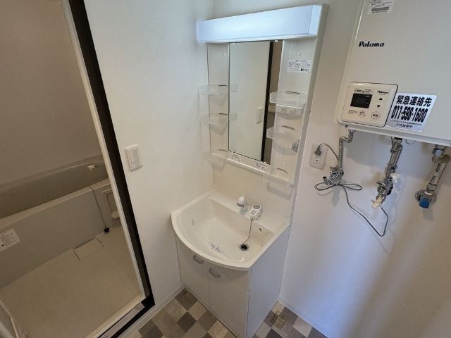 洗面設備　※写真は別号室です。