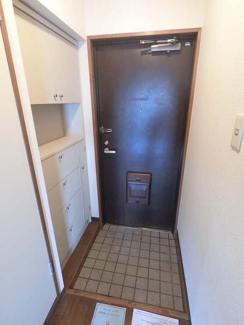 玄関　※別部屋参考写真