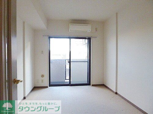 居室・リビング　洋室（約6.8畳）