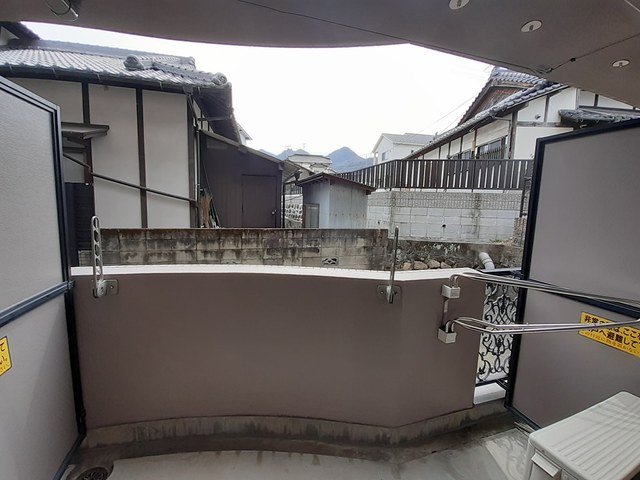 バルコニー　お洗濯にも便利なバルコニー付き