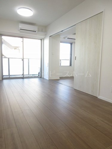 居室・リビング　※別号室参考写真