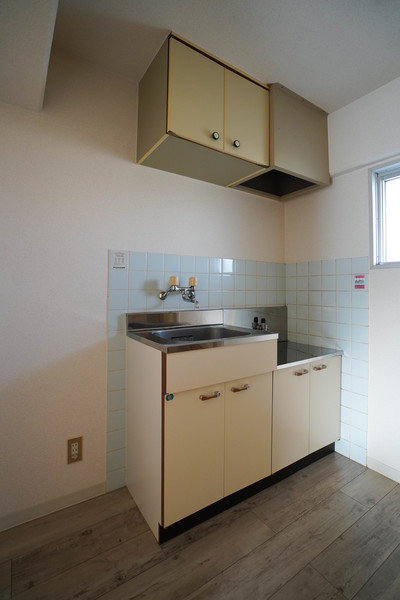 キッチン　同じ建物の別なお部屋