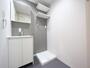 洗面設備　脱衣所　独立洗面台（シャンプードレッサー付）収納スペース有