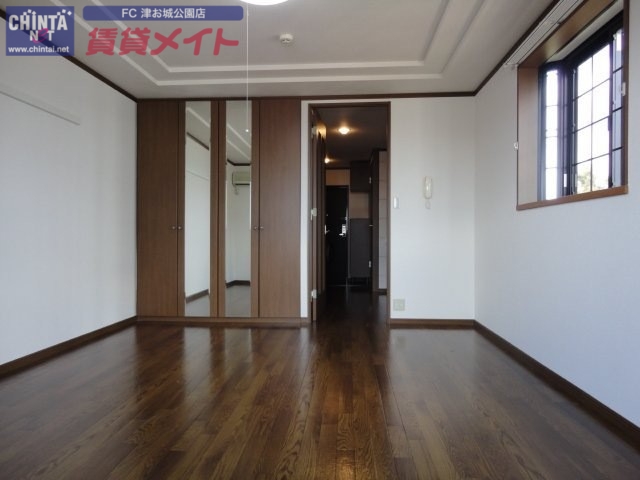 居室・リビング　反転タイプ参考写真