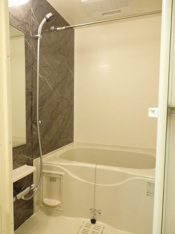 バス・シャワールーム　お風呂で日々の疲れを落としましょう