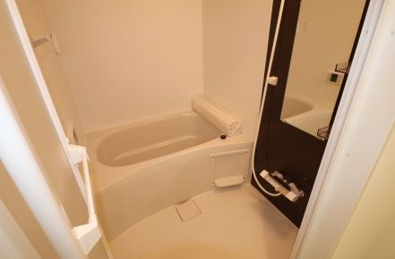 バス・シャワールーム　給湯式　バスルーム、浴室乾燥機付