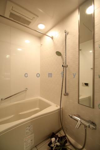 バス・シャワールーム　大きめサイズのバスタブ