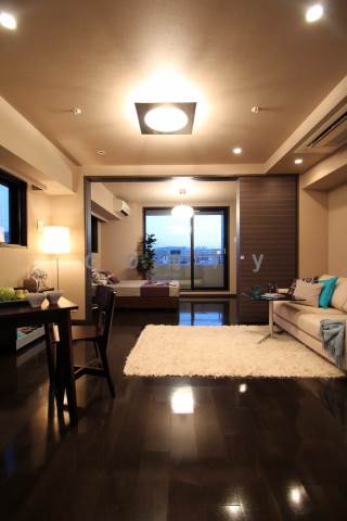 居室・リビング　高級感のあるフローリング