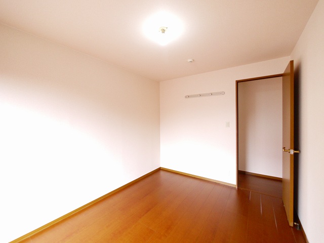 その他部屋・スペース　開放的な寝室です