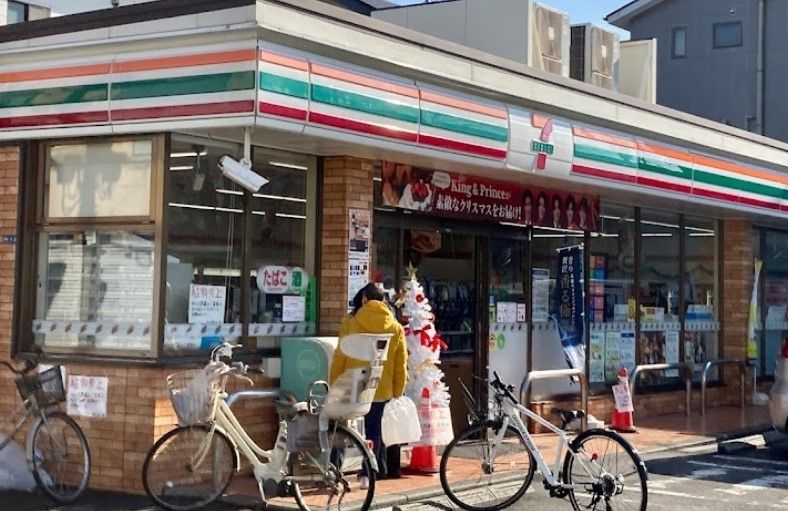 コンビニ　セブンイレブン大田区西蒲田3丁目店（コンビニ）まで200m