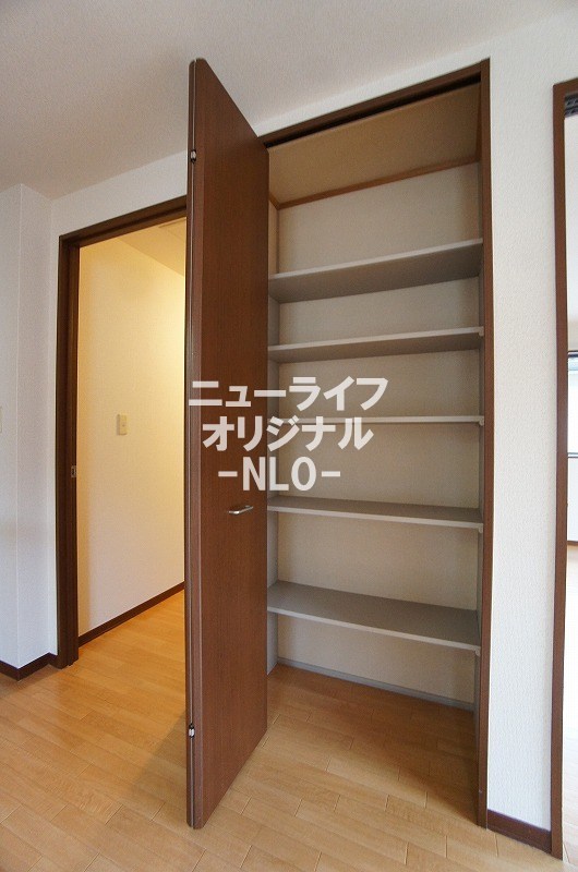 その他設備　日用品や備蓄品の収納に便利なLDK収納