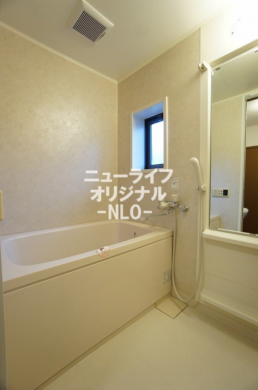 バス・シャワールーム　一日の疲れを癒すバスルームは追い焚き機能付き☆