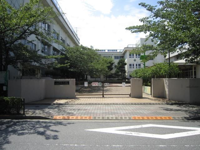 小学校　葛飾区立松上小学校（小学校）まで492m