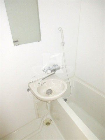 バス・シャワールーム　コンパクトで使いやすいお風呂です