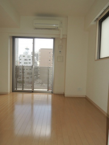 居室・リビング　使いやすい形の為、レイアウトを楽しめます♪