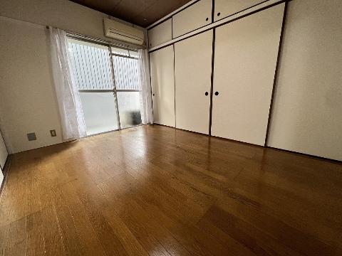居室・リビング　室内