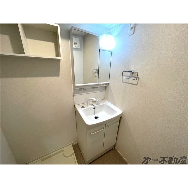 洗面設備　シャワー付洗面化粧台