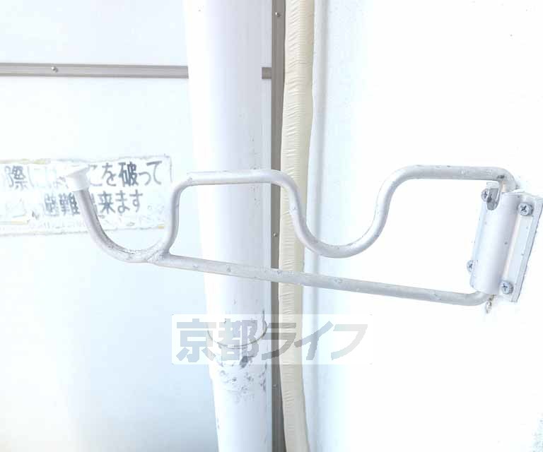 その他設備　物干し竿掛けです。