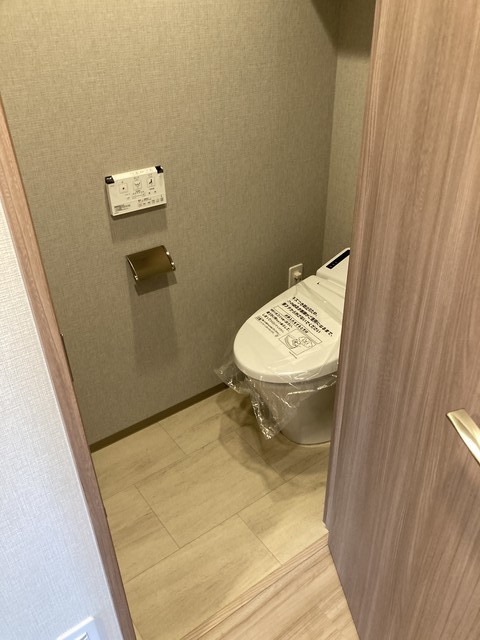トイレ　落ち着いた色調のトイレです♪