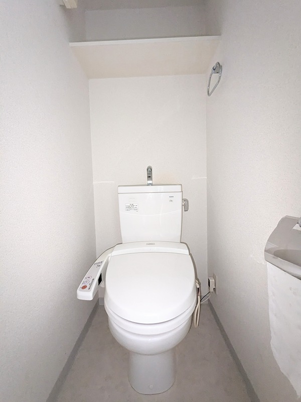 トイレ　同物件別部屋写真