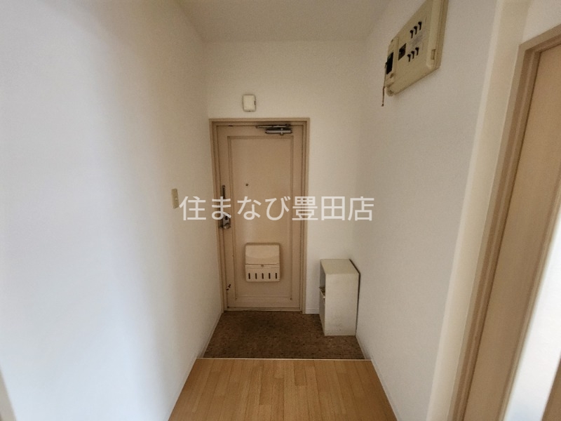 玄関　同型別部屋写真