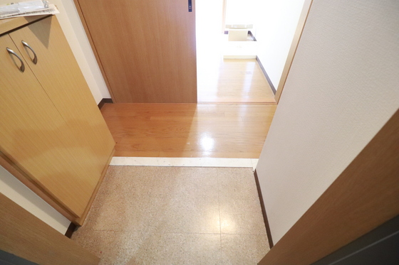 玄関　※別部屋の写真です