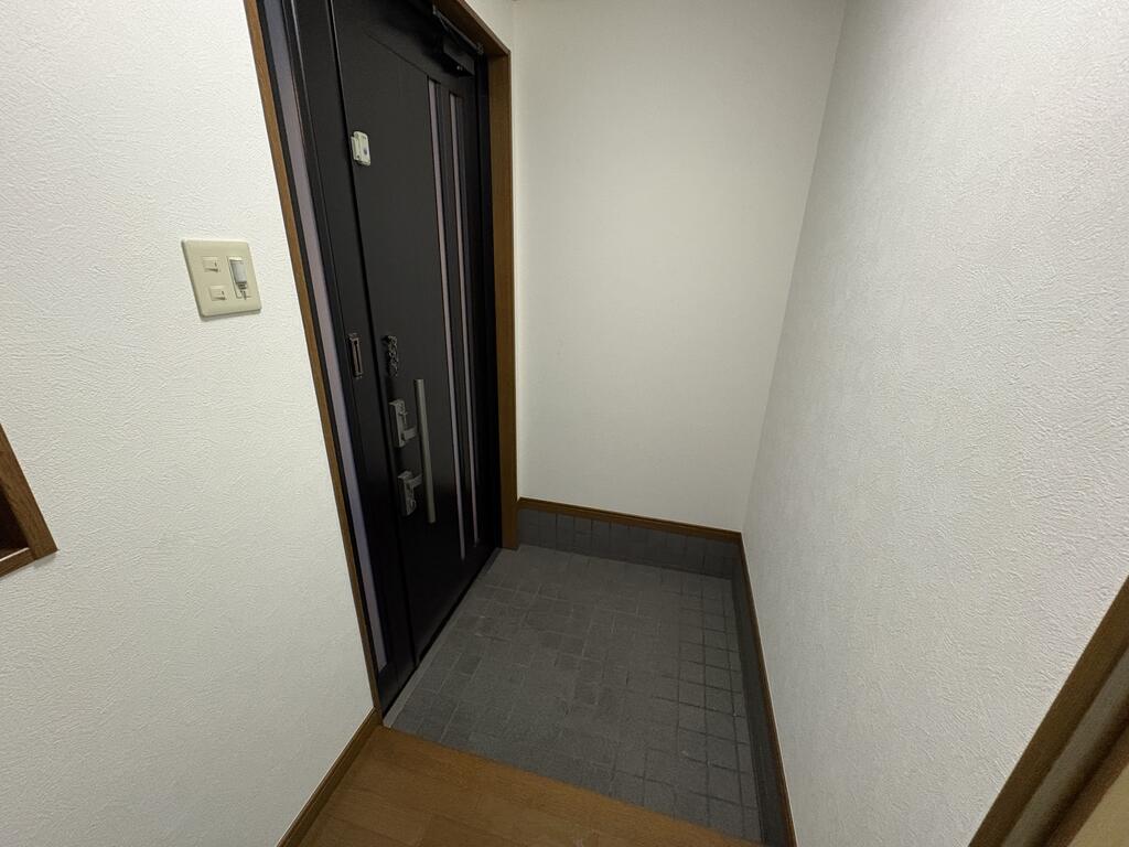 千本南2丁目貸家の玄関写真