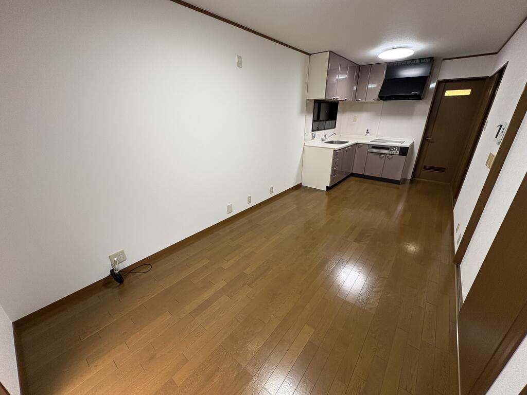 千本南2丁目貸家の居間写真