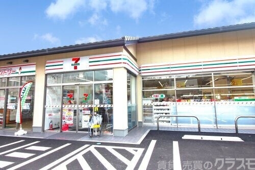コンビニ　セブンイレブン伏見桃山南口店（コンビニ）まで104m