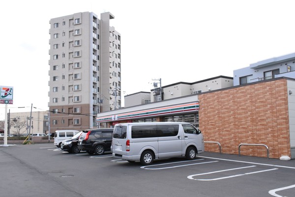 コンビニ　セブンイレブン札幌北１９条東店（コンビニ）まで231m