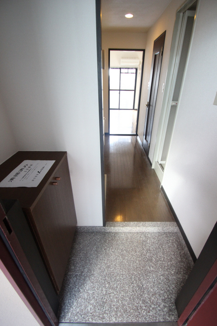 玄関　※別のお部屋の参考写真です