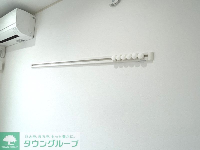 その他設備　壁掛けハンガーレール付き
