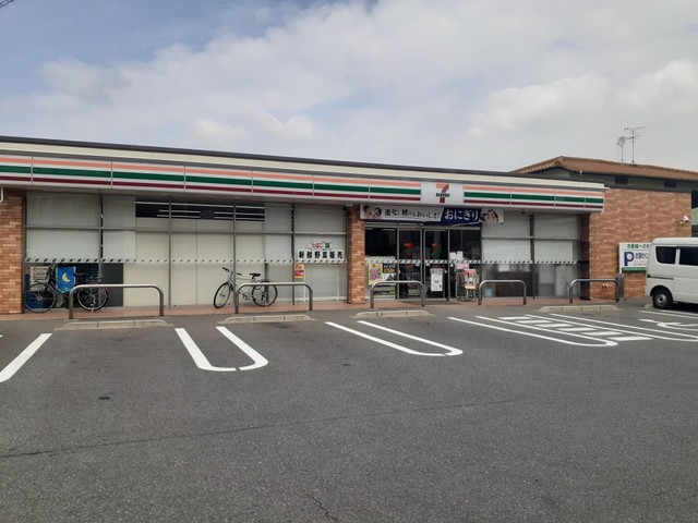 コンビニ　セブンイレブン福岡友丘３丁目店（コンビニ）まで300m