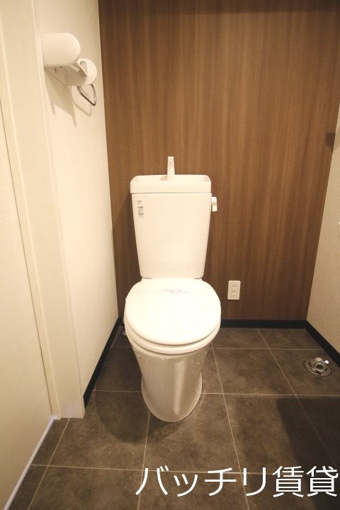 トイレ　別号室写真の為、現況を優先いたします。
