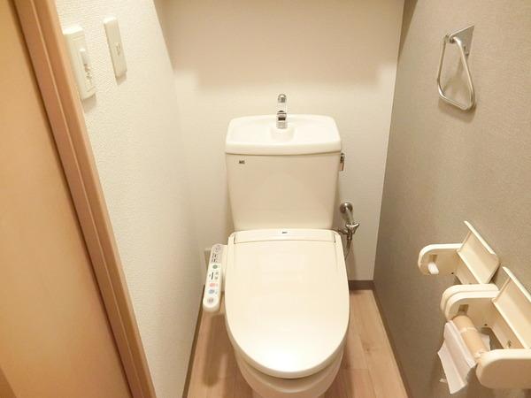 トイレ　洋室も広々！