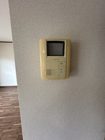 セキュリティ　退去前のため同型他号室の写真を掲載しています。