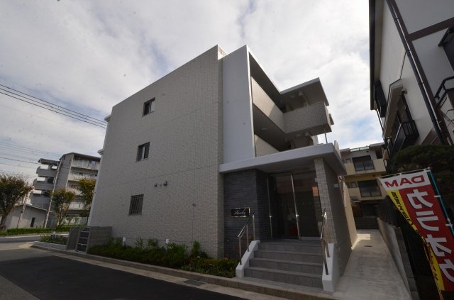 建物外観　モニター付オートロック付きで安心です！