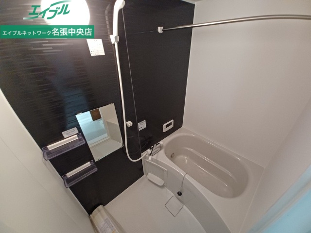 バス・シャワールーム　同物件別部屋の写真です。