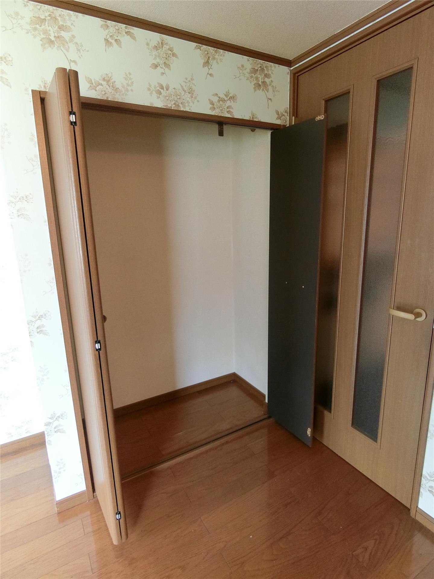 収納　鞄やお洋服などの収納に便利なクローゼット付きです♪