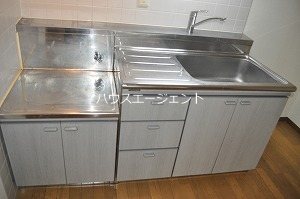 キッチン　2口ガスコンロ設置可能です。