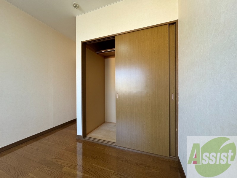 収納　寝室の収納です。部屋がすっきり片付きます。