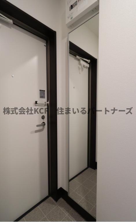 玄関　※2021年8月完成の同型アパート内装写真です。詳細はお問い