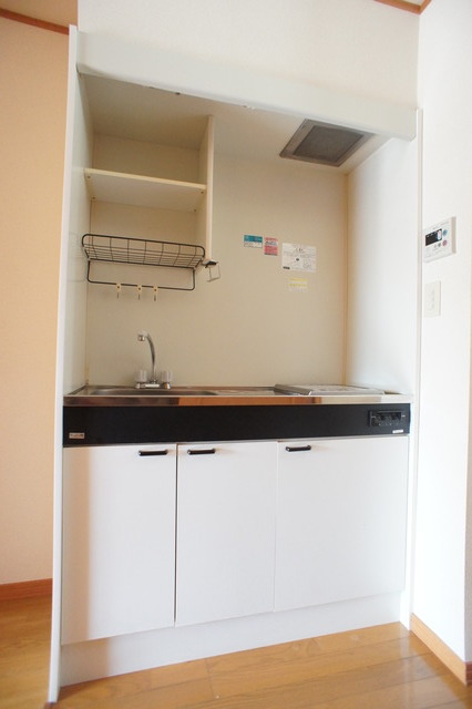 キッチン　キッチンは収納付なので、調理器具など必要な物を収納できます☆