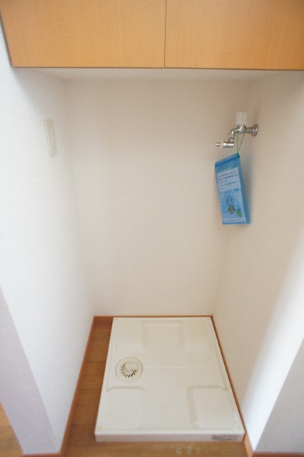 その他　洗濯機置き場は室内にあるので雨に濡れる心配はありません。