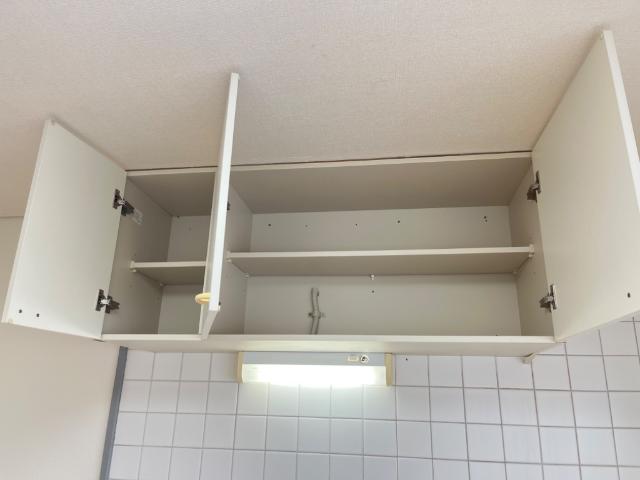 収納　吊り戸棚