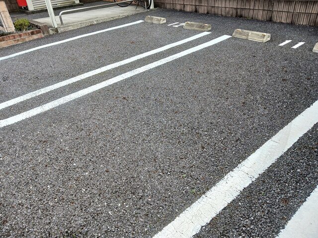 駐車場　駐車場があるので、車を買う予定の方も安心です