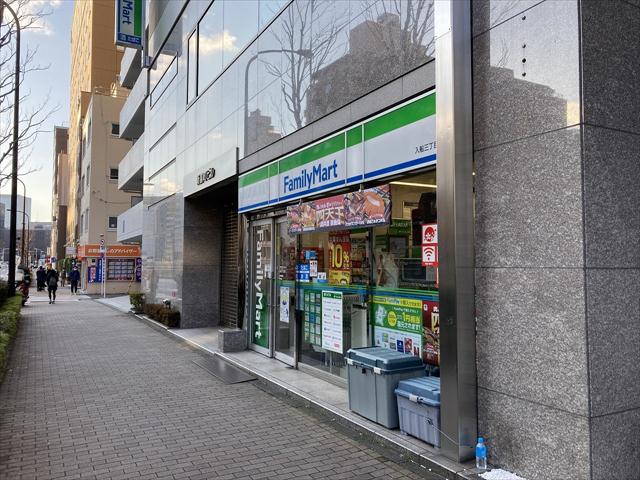 コンビニ　ファミリーマート入船三丁目店（コンビニ）まで211m
