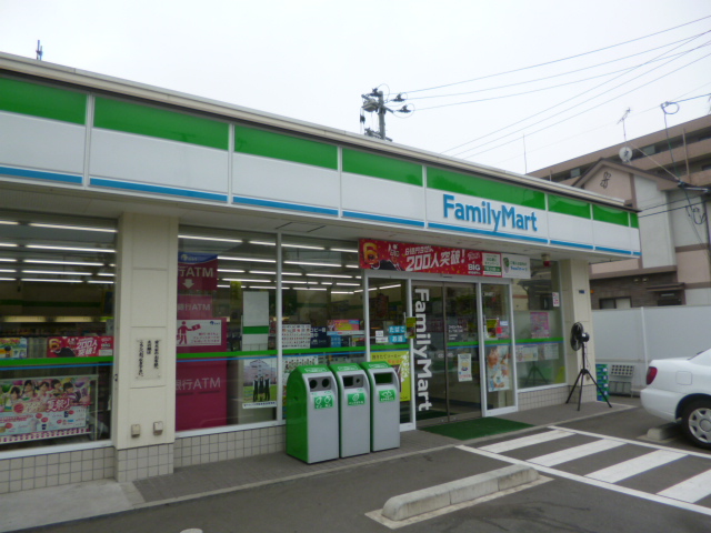 コンビニ　ファミリーマート河原町（コンビニ）まで30m